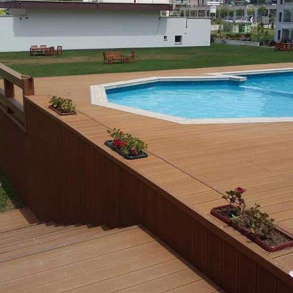 Havuz kenarı ahşap kompozit deck zemin kaplama uygulaması